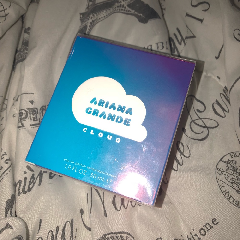 Ariana Grande "cloud" mist. (Never Opened)